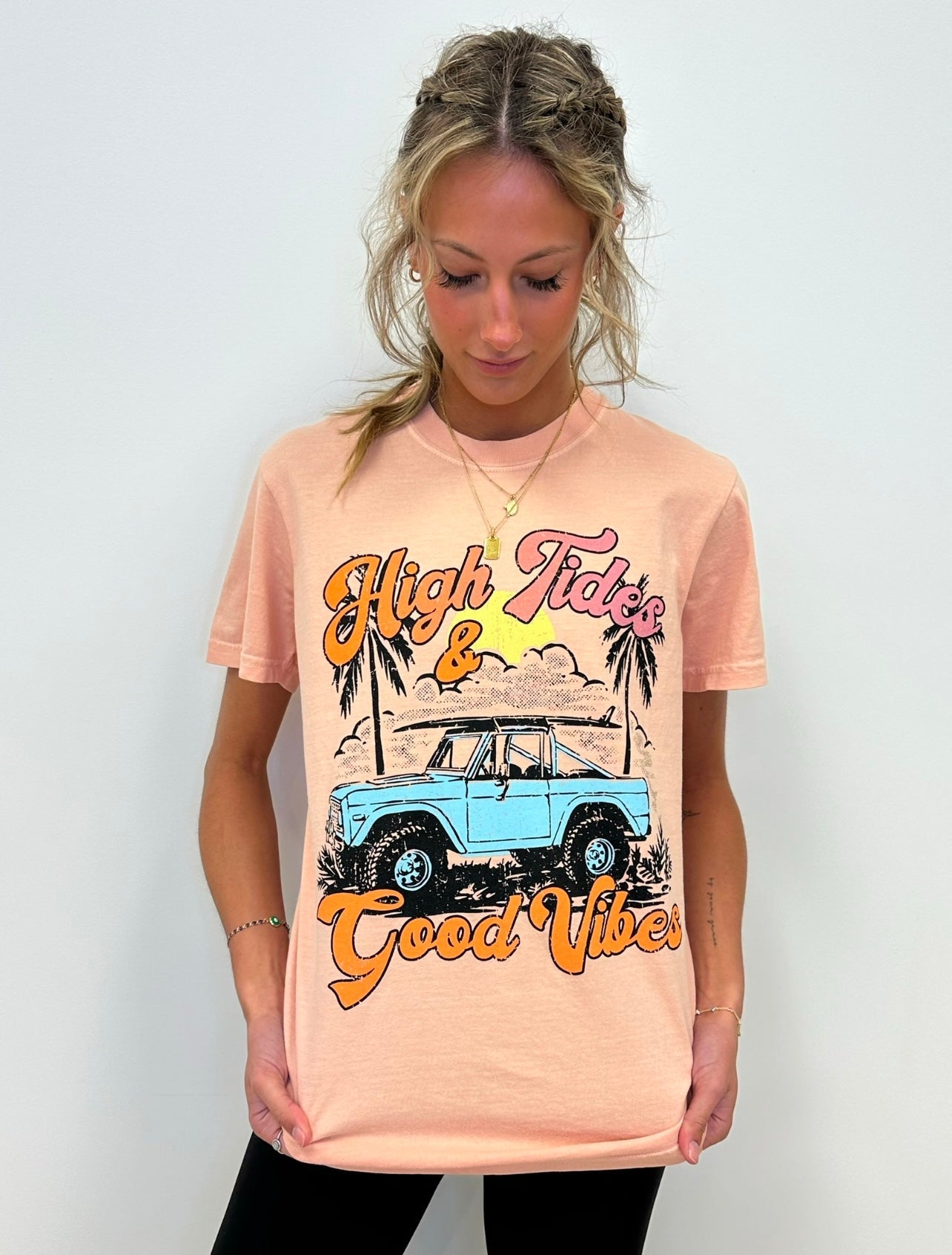 High Tides and Good Vibes - (M,L,XL,3X)